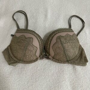 Victoria’s Secret green and cream lace push up bra